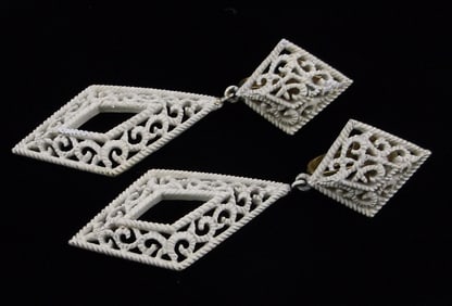Stunning Vintage 1960s Crown Trifari Drop Earrings
