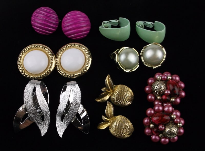 7 Gorgeous Vint 1950s-70s Earrings Sets Lot Some Signed: o Lot of Vintage Earrings, you get all 7 sets, nice lot