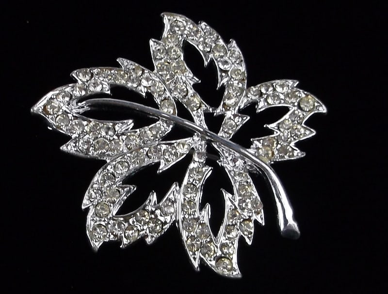 Mint Vintage 1950s Rhinestone Leaf Brooch (1 of 3)
