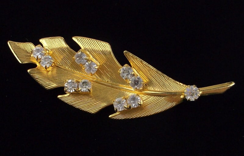 Mint Vintage 1960s Rhinestone Leaf Brooch (1 of 3)