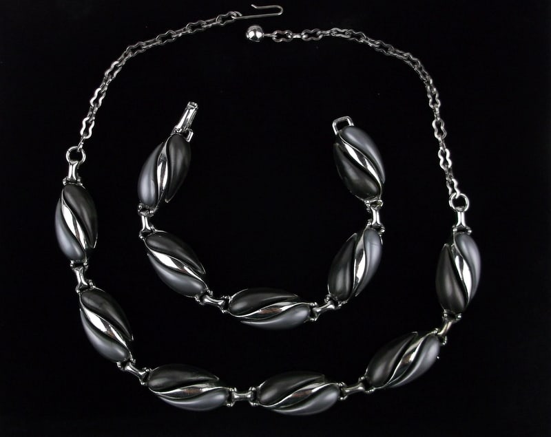 Mint Vintage 1950s Lucite Necklace Bracelet Set 7.25" 17" (1 of 3)