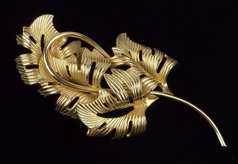 Mint Vintage 1960s Leaf Brooch (1 of 3)