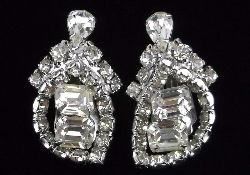 New Vintage 1950s Dazzling Rhinestone Earrings Set: new condition