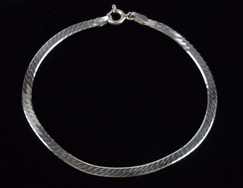 New Vintage Italian Sterling Silver Chain Bracelet 7": Solid Sterling Silver Guaranteed, in Brand New Never Worn Condition.
