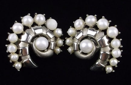 Rare Mint Vint 1950s Crown Trifari Nautilus Earrings Set