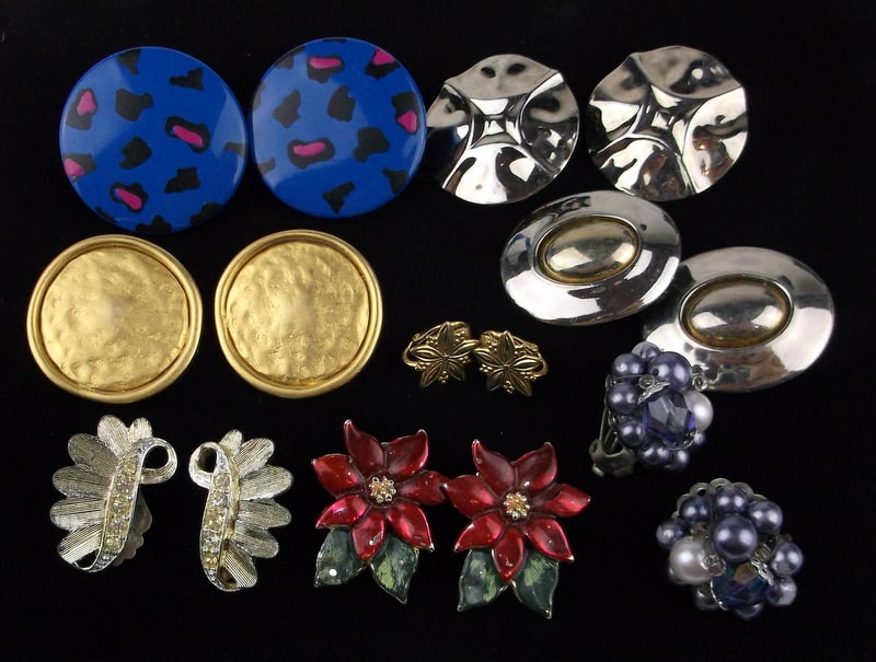 7 Gorgeous Vint 1950s-80s Earrings Sets Lot Segal & More: o Lot of Vintage Earrings, you get all 7 sets, nice lot
