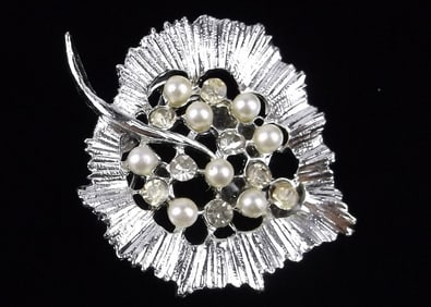 Mint Vintage 1960s Rhinestone Starburst Leaf Brooch