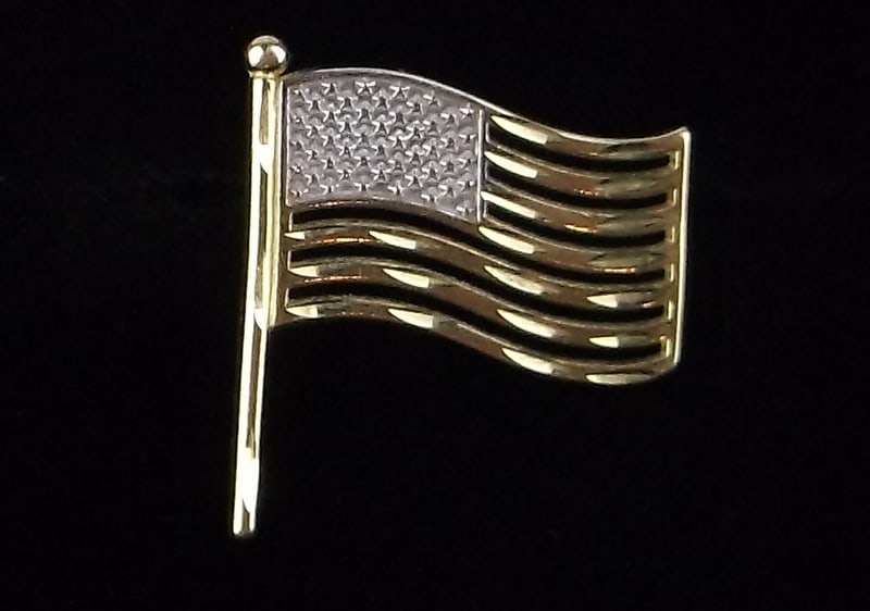 Mint Vint Michael Anthony 10kt Gold US Flag Pin: 10kt gold in excellent condition