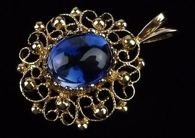 New Vintage Gold Over Sterling Silver 2ct Sapphire Pendant
