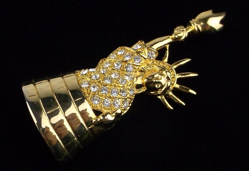 New Vintage Rhinestone Statue of Liberty Brooch: new condition
