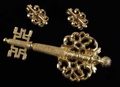 Stunning Vintage Monet Key Brooch Earrings Set