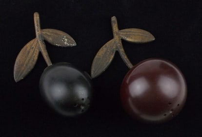 Rare Gorgeous Antique 1940s Bakelite Salt Pepper Cherry Olive
