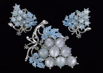 Mint Designer 1950s Jelly Belly Rhinestone Grape Brooch Earrings
