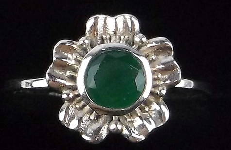 New Sterling Silver Green Chalcedony Flower Ring 6: Solid Sterling Silver Guaranteed, in Brand New Never Worn Condition.
