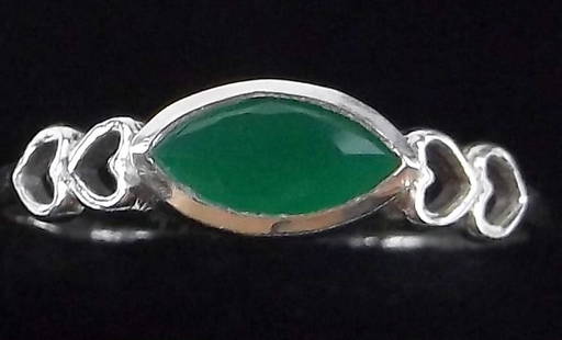 New Sterling Silver Green Chalcedony Ring 7.5: Solid Sterling Silver Guaranteed, in Brand New Never Worn Condition.