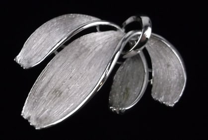 Stunning Vintage 1960s Lisner Brooch