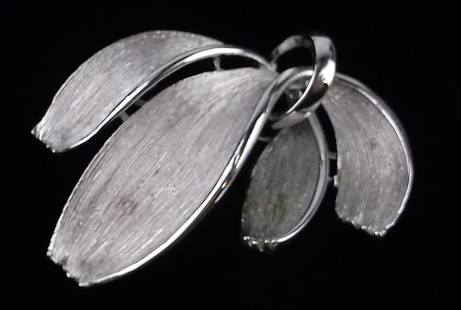 Stunning Vintage 1960s Lisner Brooch: excellent condition
