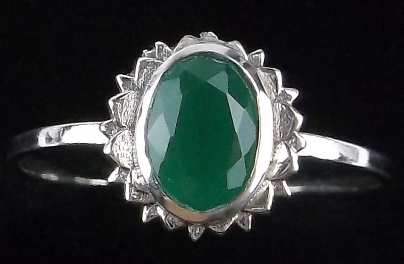 New Sterling Silver Green Chalcedony Sun Ring 7: Solid Sterling Silver Guaranteed, in Brand New Never Worn Condition.