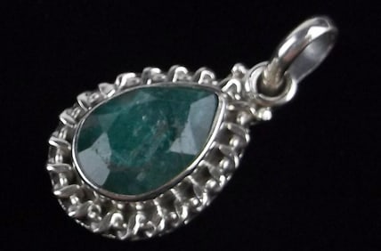 New Bali Sterling Silver 3ct Emerald Pendant