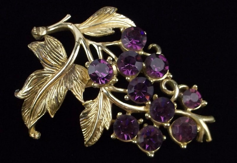 Stunning Vint 1950s Coro Craft Pegasus Rhinestone Brooch Grapes: excellent condition
