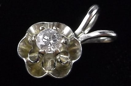 Mint Vintage 14kt White Gold Diamond Pendant