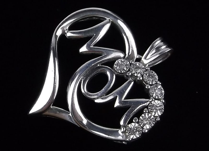 New Vintage Sterling Silver Diamond Mom Heart Pendant: Solid Sterling Silver Guaranteed, in Brand New Never Worn Condition.