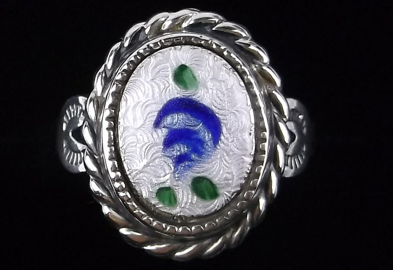 New Antique 1950s Navajo Sterling Silver Guilloche Ring 4: v A Brand New Never Worn Antique from the 1950s Navajo Hand Made Sterling Silver Guilloche Flower Ring in the size listed in the title. There were several companies like Bell Trading and other that wo