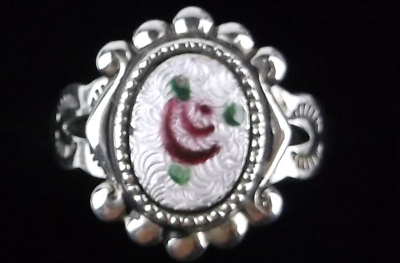 New Antique 1950s Navajo Sterling Silver Guilloche Ring 4: v A Brand New Never Worn Antique from the 1950s Navajo Hand Made Sterling Silver Guilloche Flower Ring in the size listed in the title. There were several companies like Bell Trading and other that wo