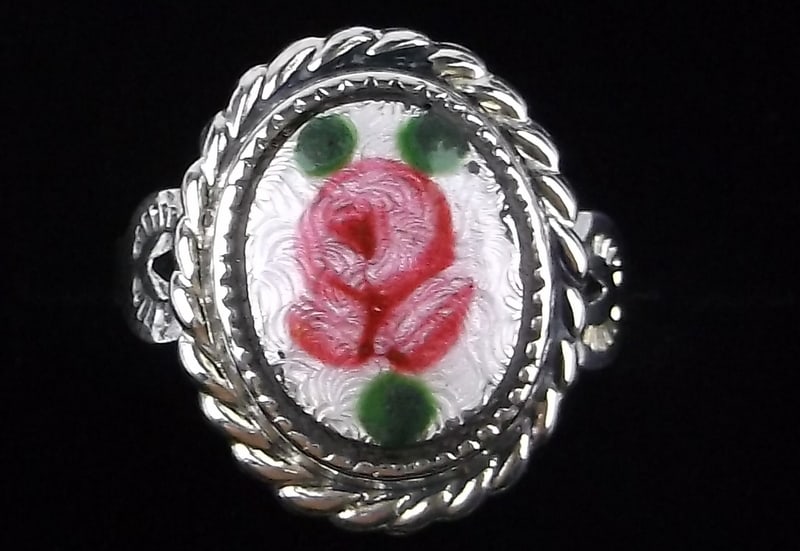 New Antique 1950s Navajo Sterling Silver Guilloche Ring 4: v A Brand New Never Worn Antique from the 1950s Navajo Hand Made Sterling Silver Guilloche Flower Ring in the size listed in the title. There were several companies like Bell Trading and other that wo