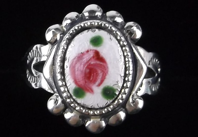 New Antique 1950s Navajo Sterling Silver Guilloche Ring 4: v A Brand New Never Worn Antique from the 1950s Navajo Hand Made Sterling Silver Guilloche Flower Ring in the size listed in the title. There were several companies like Bell Trading and other that wo