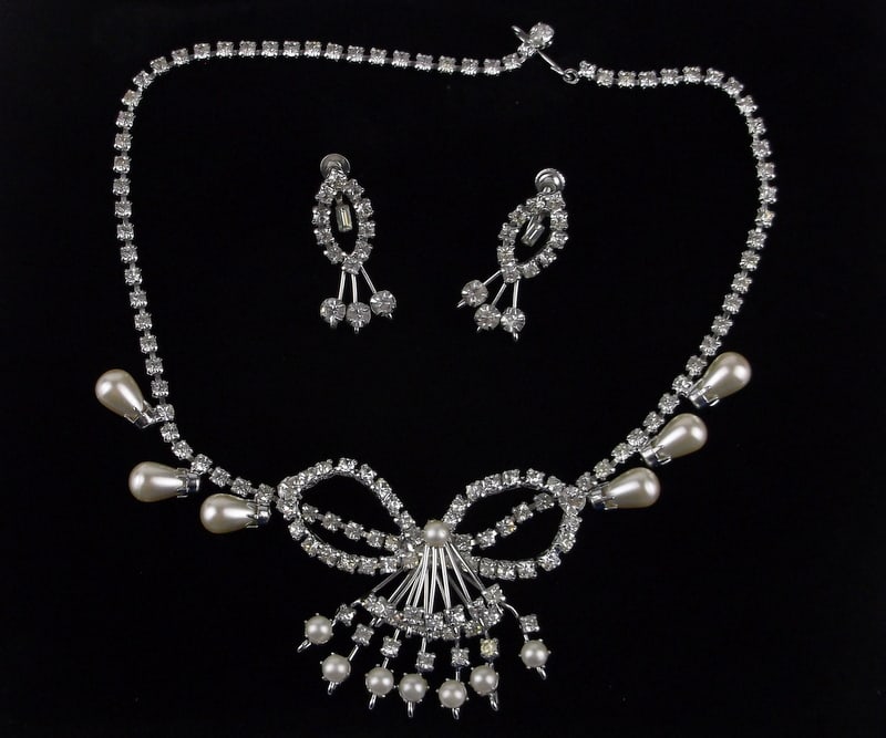 New Vintage 1950s Rhinestone Necklace Earrings Set 16": new condition