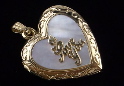 Mint vintage 1960s 14kt Gold Heart Locket Pendant 3.11g