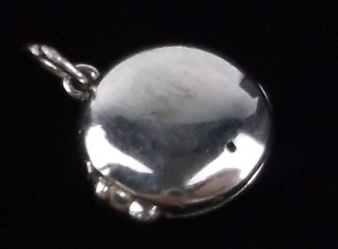 New Vintage Sterling Silver Locket Pendant Small: Solid Sterling Silver Guaranteed, in Brand New Never Worn Condition.
