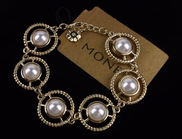 New Monet Faux Pearl Bracelet 8" $28