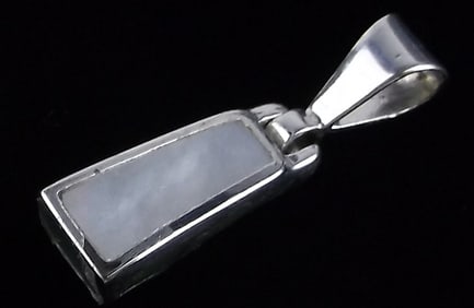 Stunning Vintage Sterling Silver Mother of Pearl Pendant