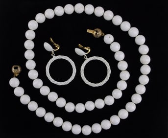 Stunning Vintage 1960s Monet Necklace Earrings Set 25"