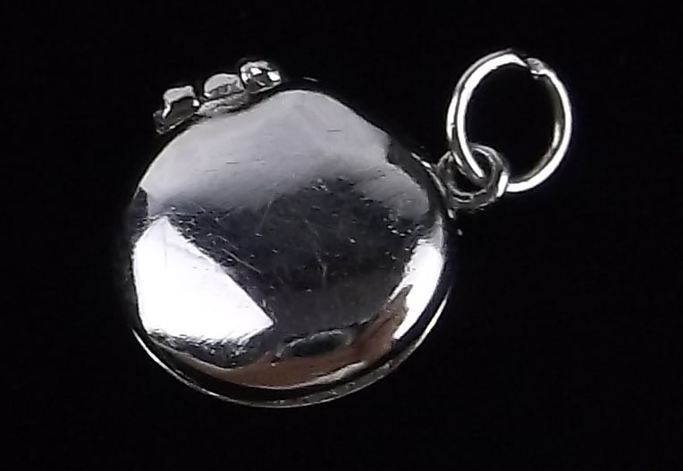 New Vintage Sterling Silver Locket Pendant Small: Solid Sterling Silver Guaranteed, in Brand New Never Worn Condition.