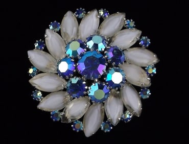 Mint Vint 1950s Weiss Aurora Borealis Rhinestone Brooch
