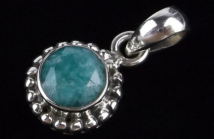 New Bali Sterling Silver 1ct Emerald Pendant