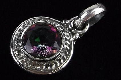 New Bali Sterling Silver 1ct Rainbow Topaz Pendant
