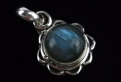 New Bali Sterling Silver Labradorite Pendant