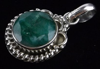New Bali Sterling Silver 3ct Emerald Pendant