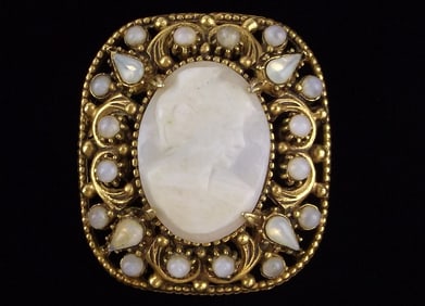Mint Vint 1960s Florenza Carved Shell Cameo Brooch