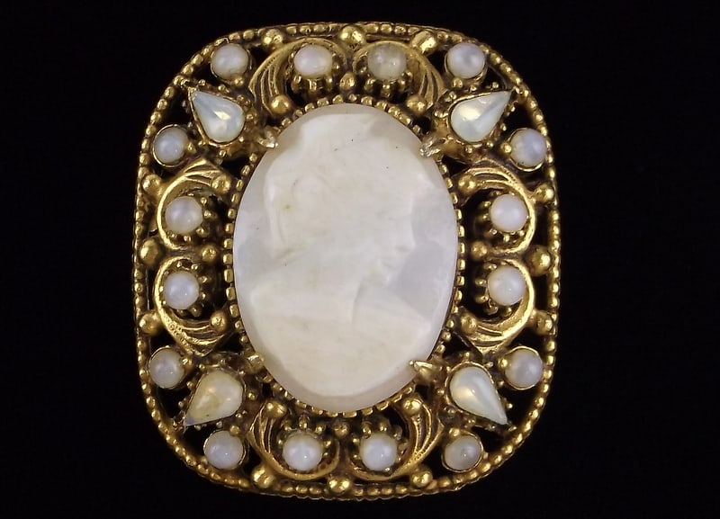 Mint Vint 1960s Florenza Carved Shell Cameo Brooch: Mint Condition, In Like New Condition, Perfect
