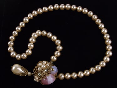 Stunning 1940s Faux Pearl Necklace 13" Miriam Haskell?