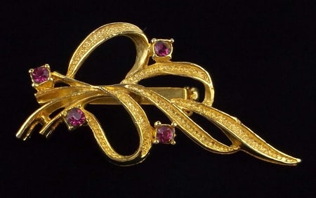 Mint Vintage 1970s Gerry Rhinestone Brooch