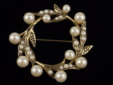 Mint Faux Pearl Wreath Brooch