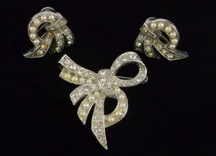 Mint Antique 1930s Art Deco Rhinestone Brooch Earrings Set: Mint Condition, In Like New Condition, Perfect