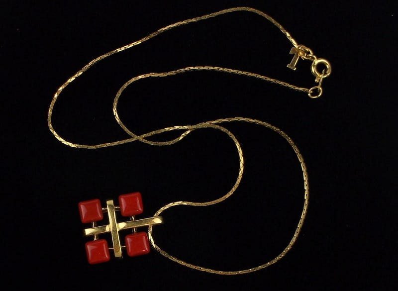 Mint Vint 1960s Crown Trifari Lucite Necklace 16": Mint Condition, In Like New Condition, Perfect