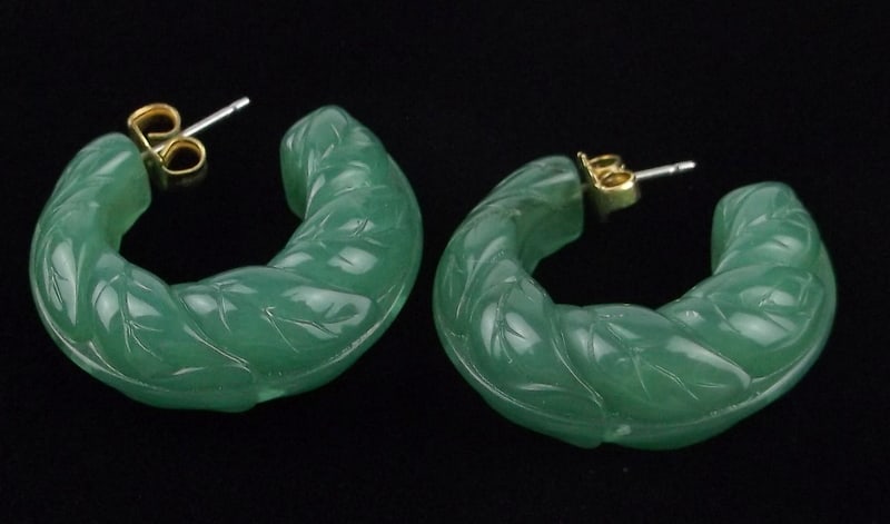 Mint Vintage Green Lucite Earrings (1 of 2)
